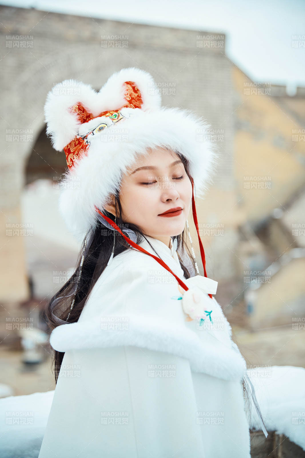 身穿古裝漢服的東方女子