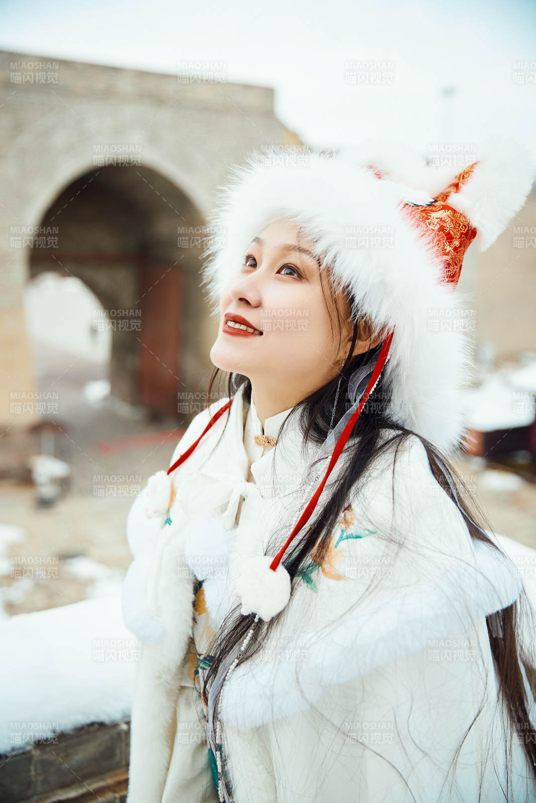 身穿古裝漢服的東方女子