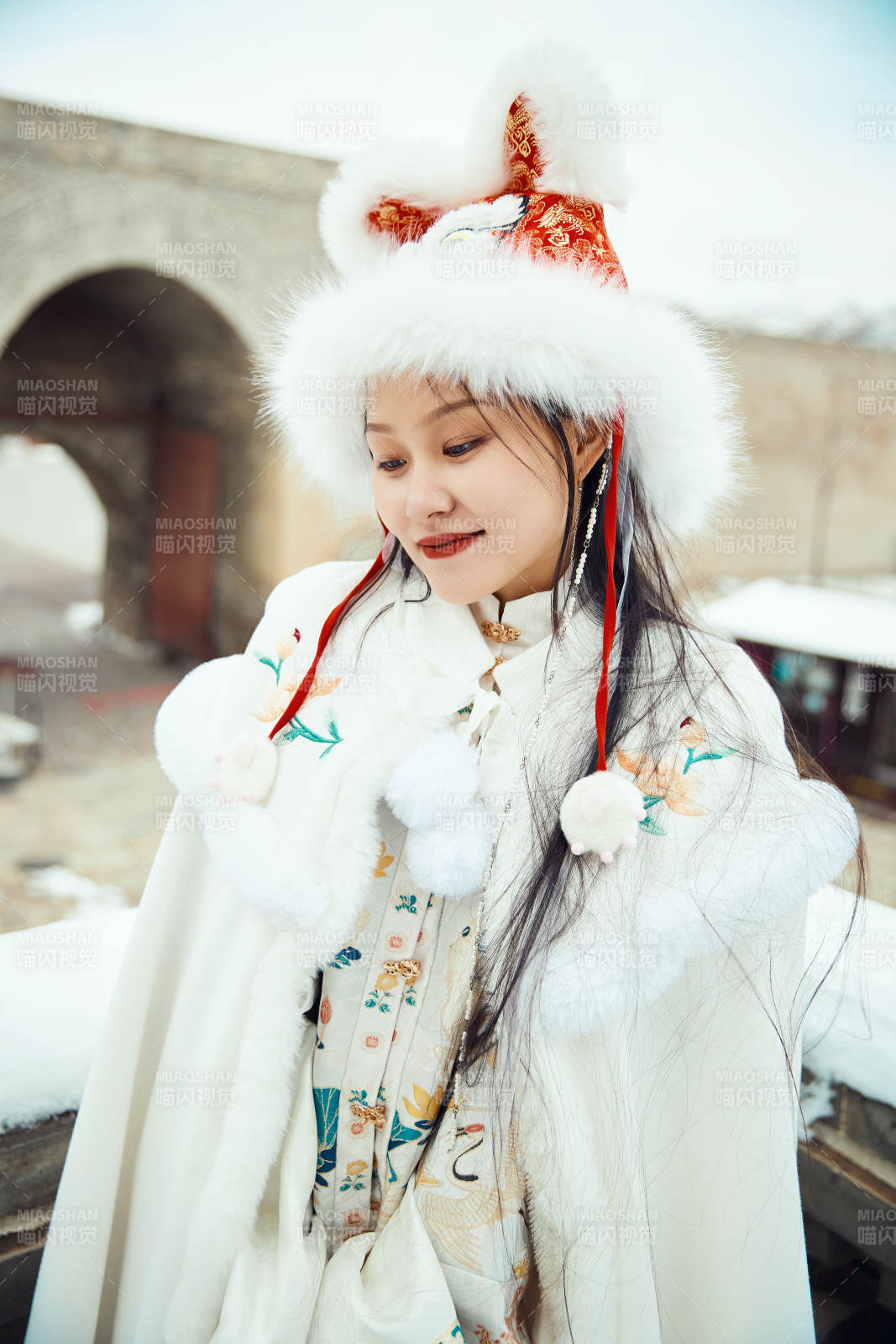 身穿古裝漢服的東方女子