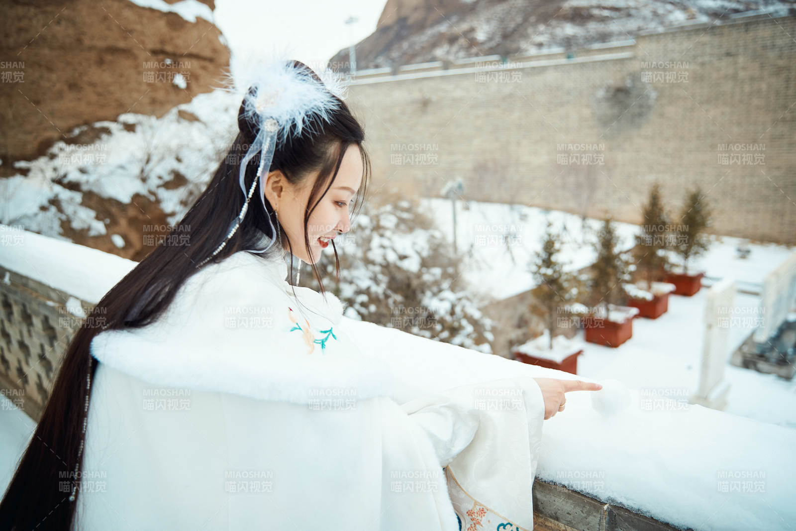 身穿古裝漢服的東方女子