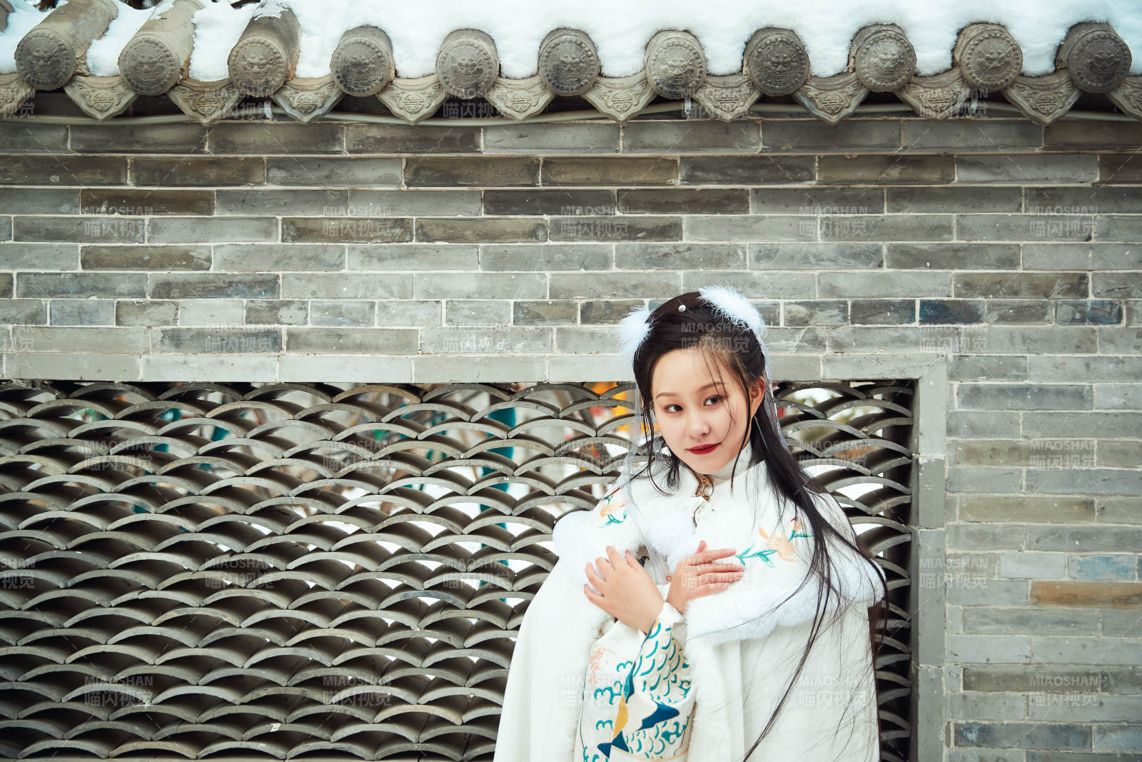 身穿古裝漢服的東方女子