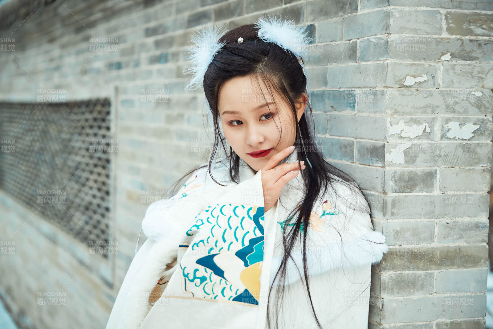 身穿古裝漢服的東方女子