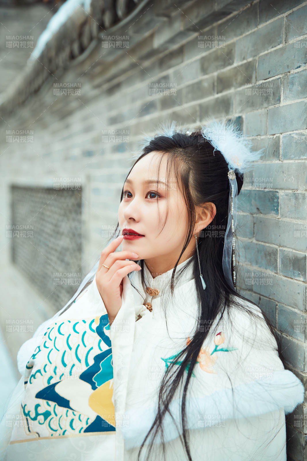 身穿古裝漢服的東方女子