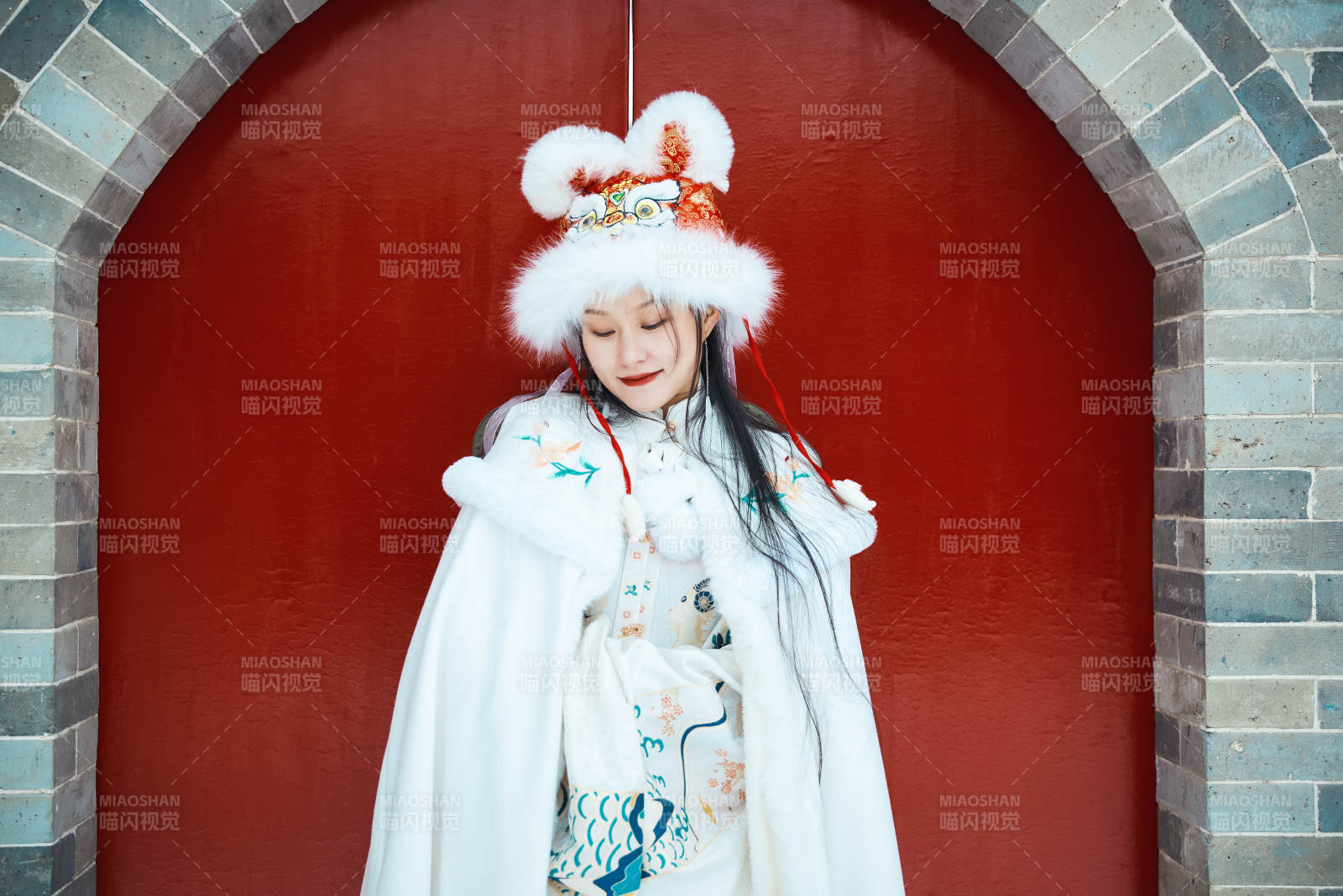 身穿古裝漢服的東方女子