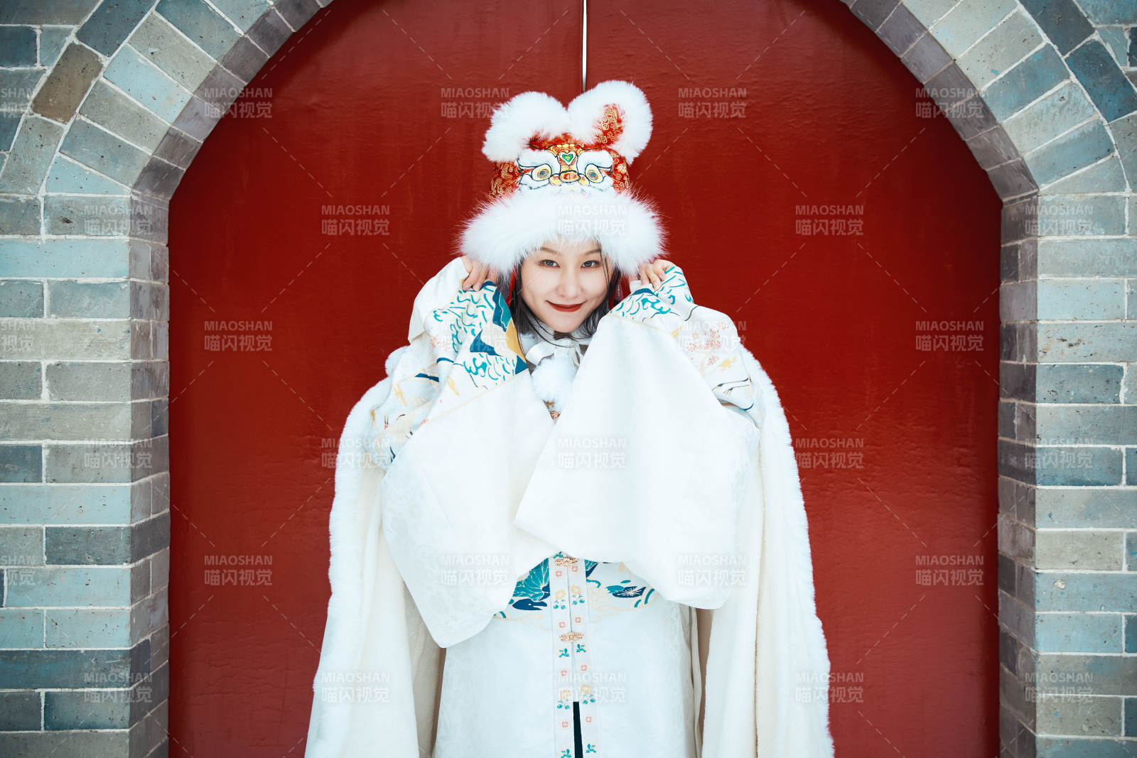 身穿古裝漢服的東方女子