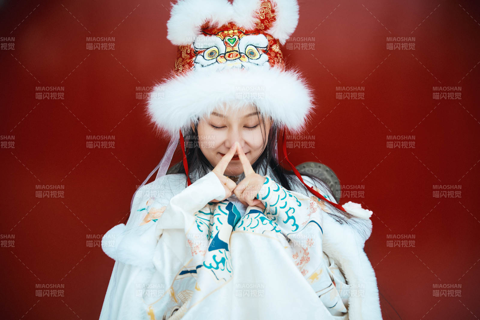 身穿古裝漢服的東方女子