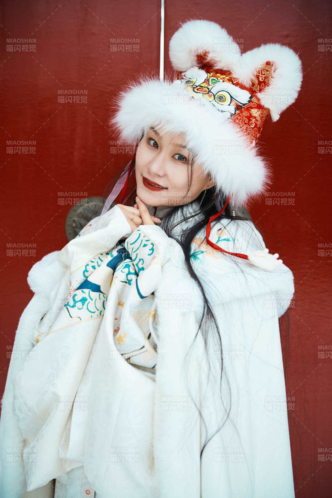 身穿古裝漢服的東方女子