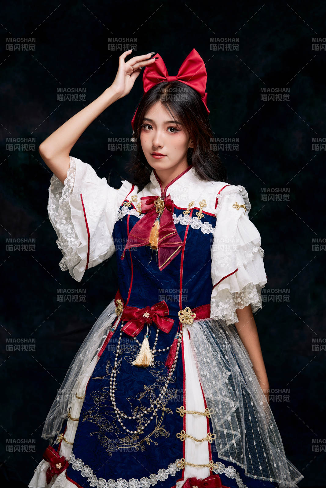 影棚內(nèi)角色扮演白雪公主的少女洛麗塔