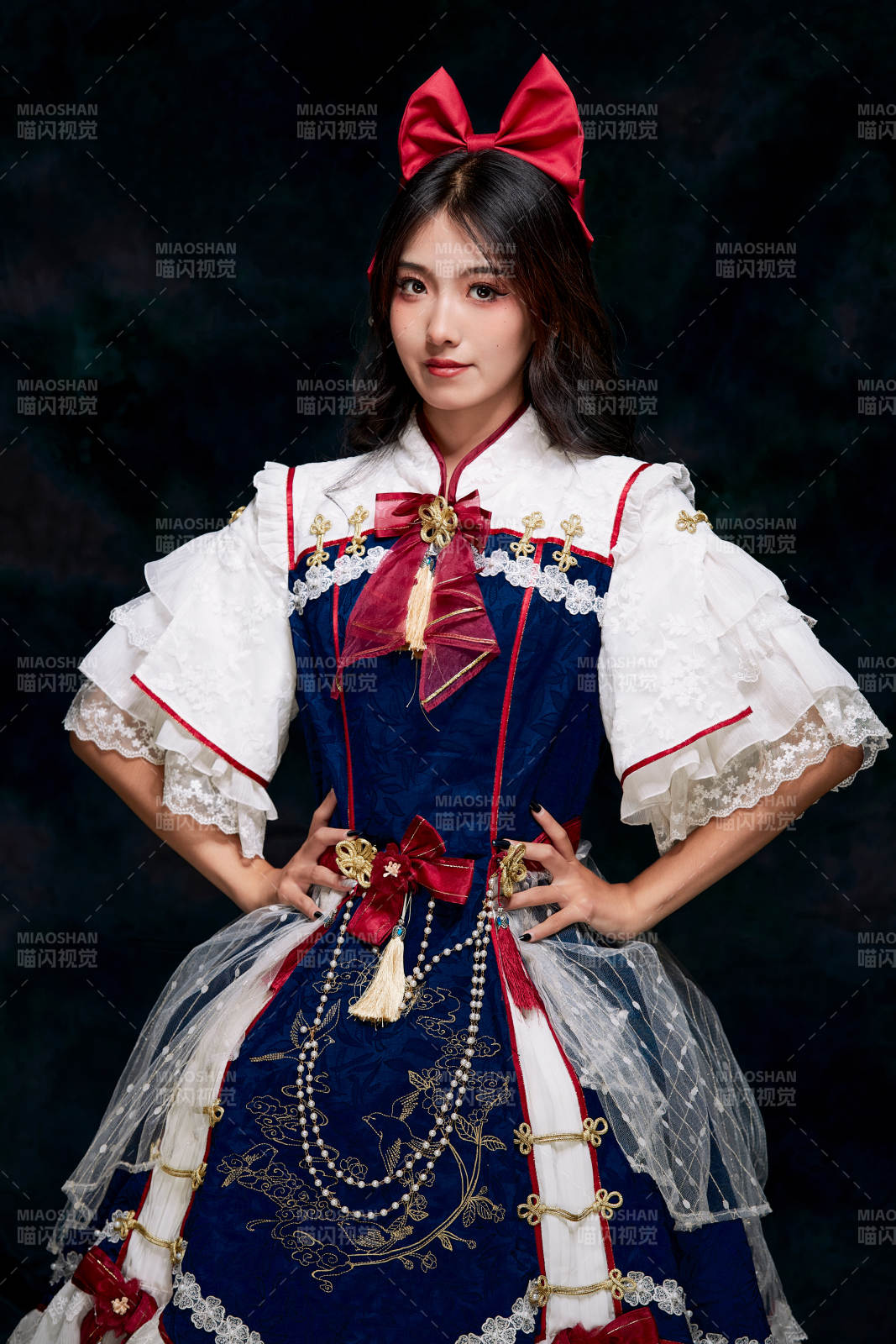 影棚内角色扮演白雪公主的少女洛丽塔