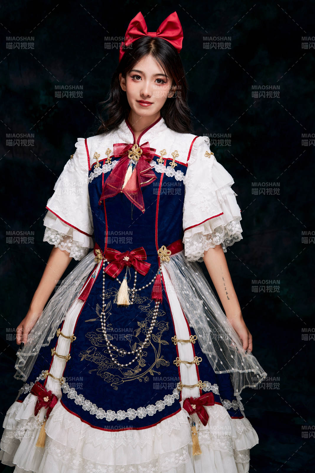 影棚內角色扮演白雪公主的少女洛麗塔