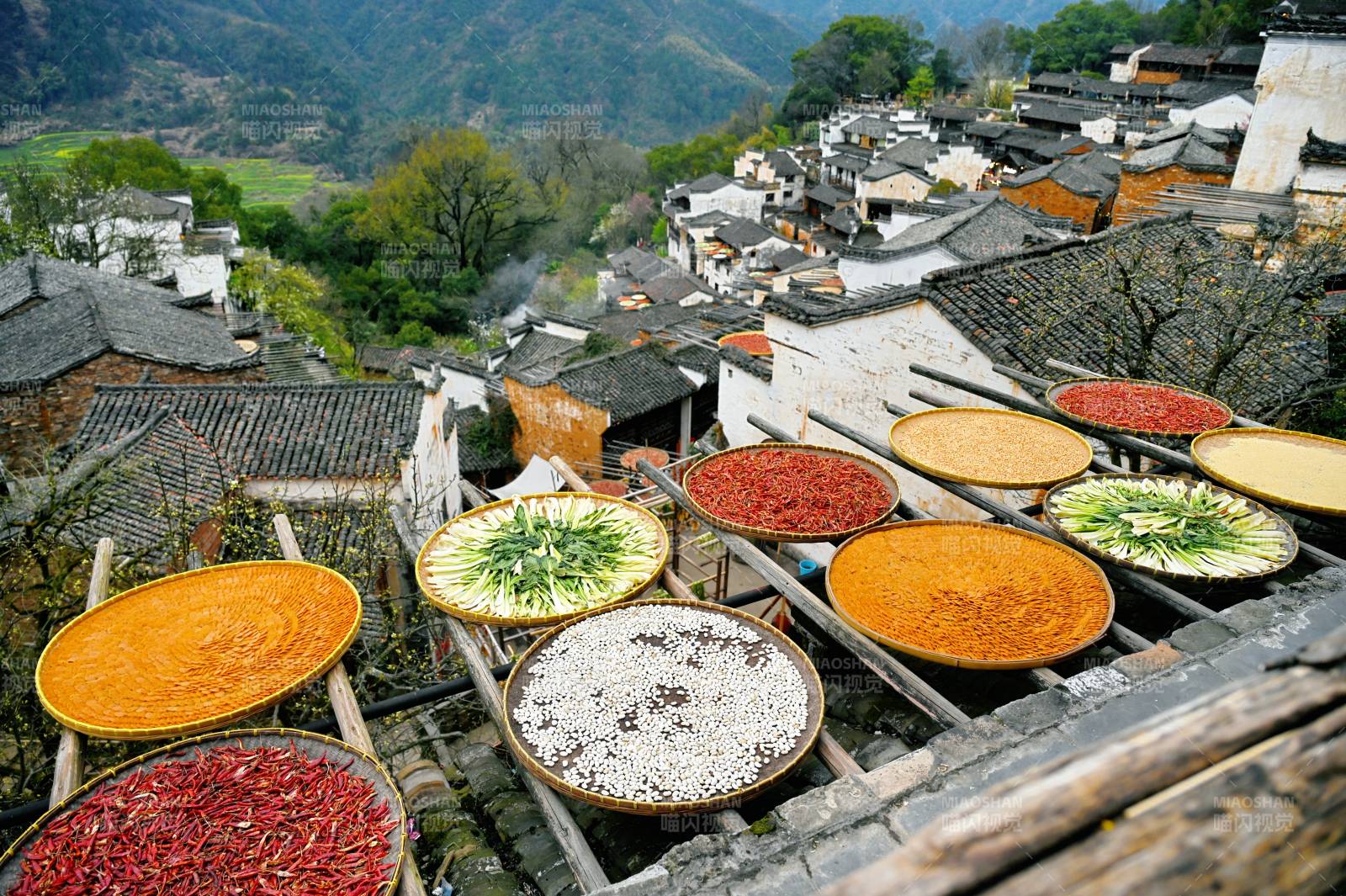 婺源篁岭晒秋图景