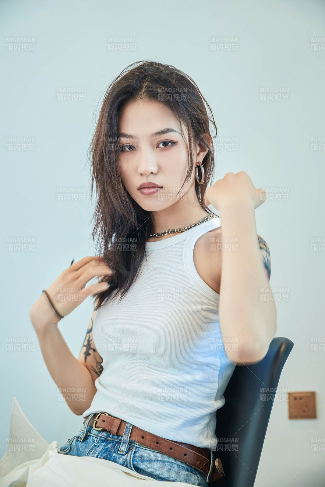 酷酷的歐美風亞洲少少女