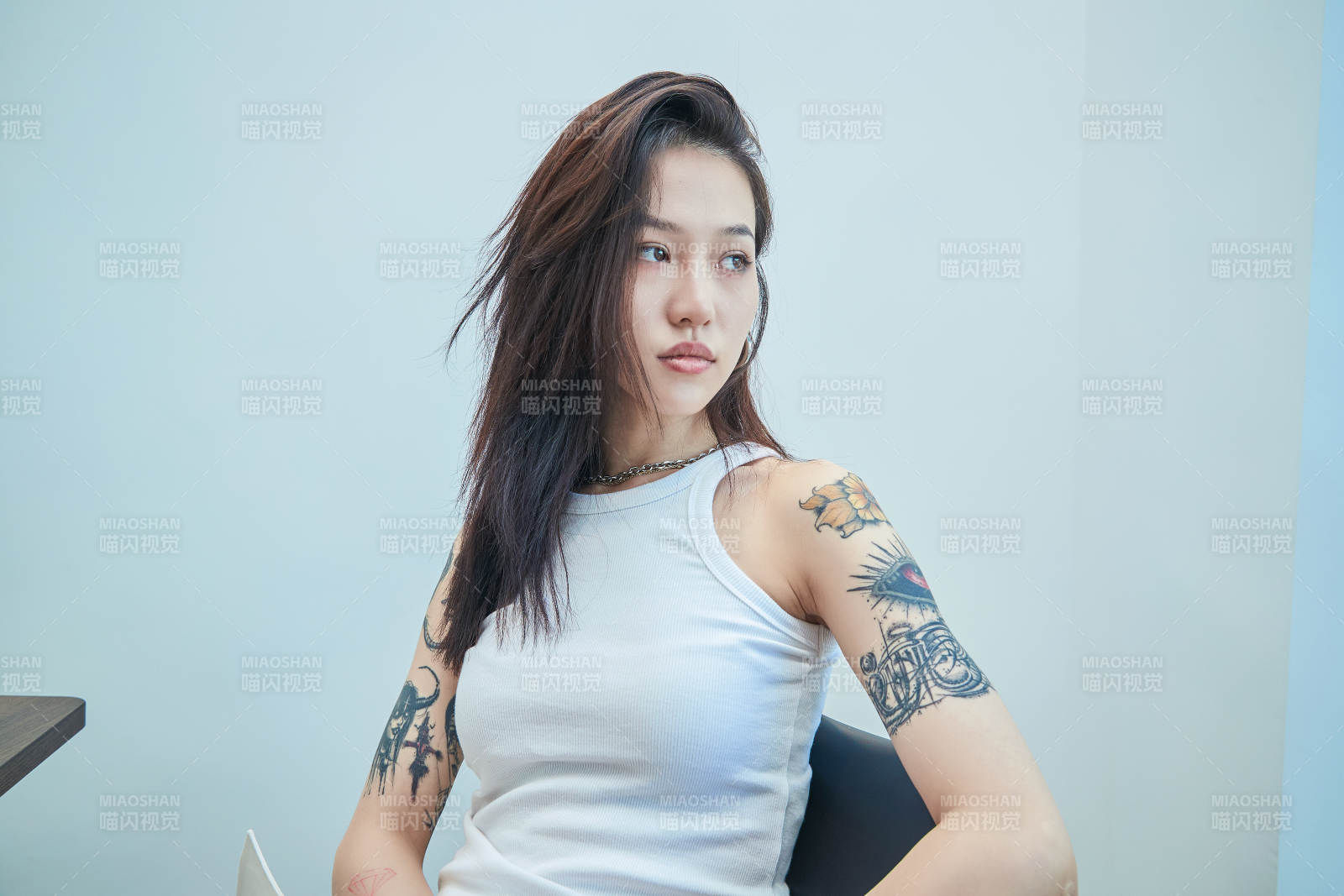 酷酷的歐美風亞洲少少女