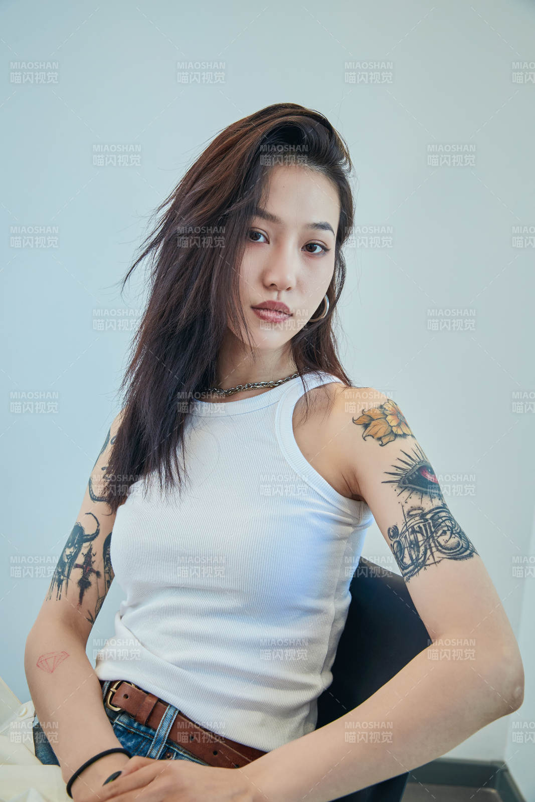 酷酷的歐美風亞洲少少女