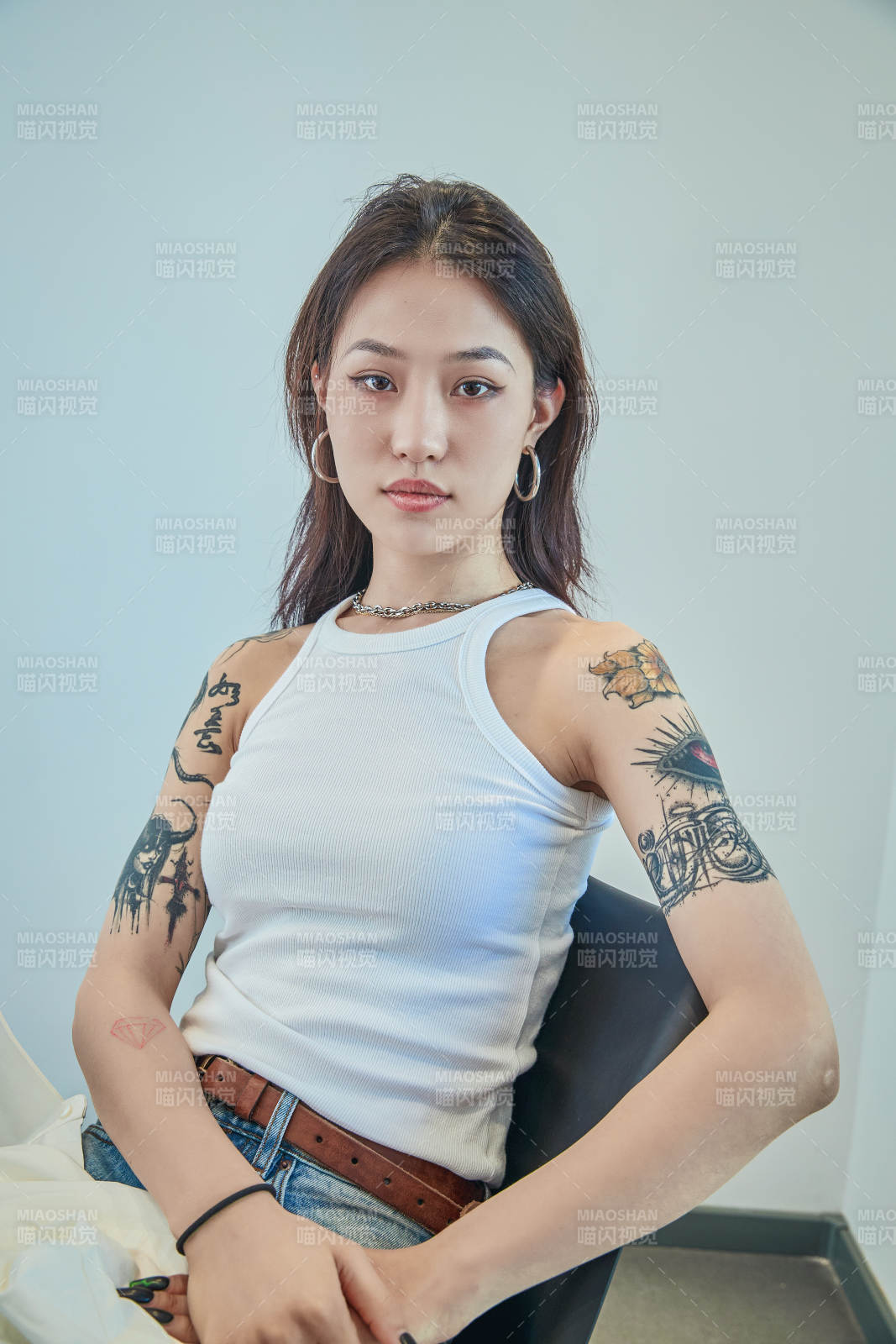 酷酷的歐美風亞洲少少女