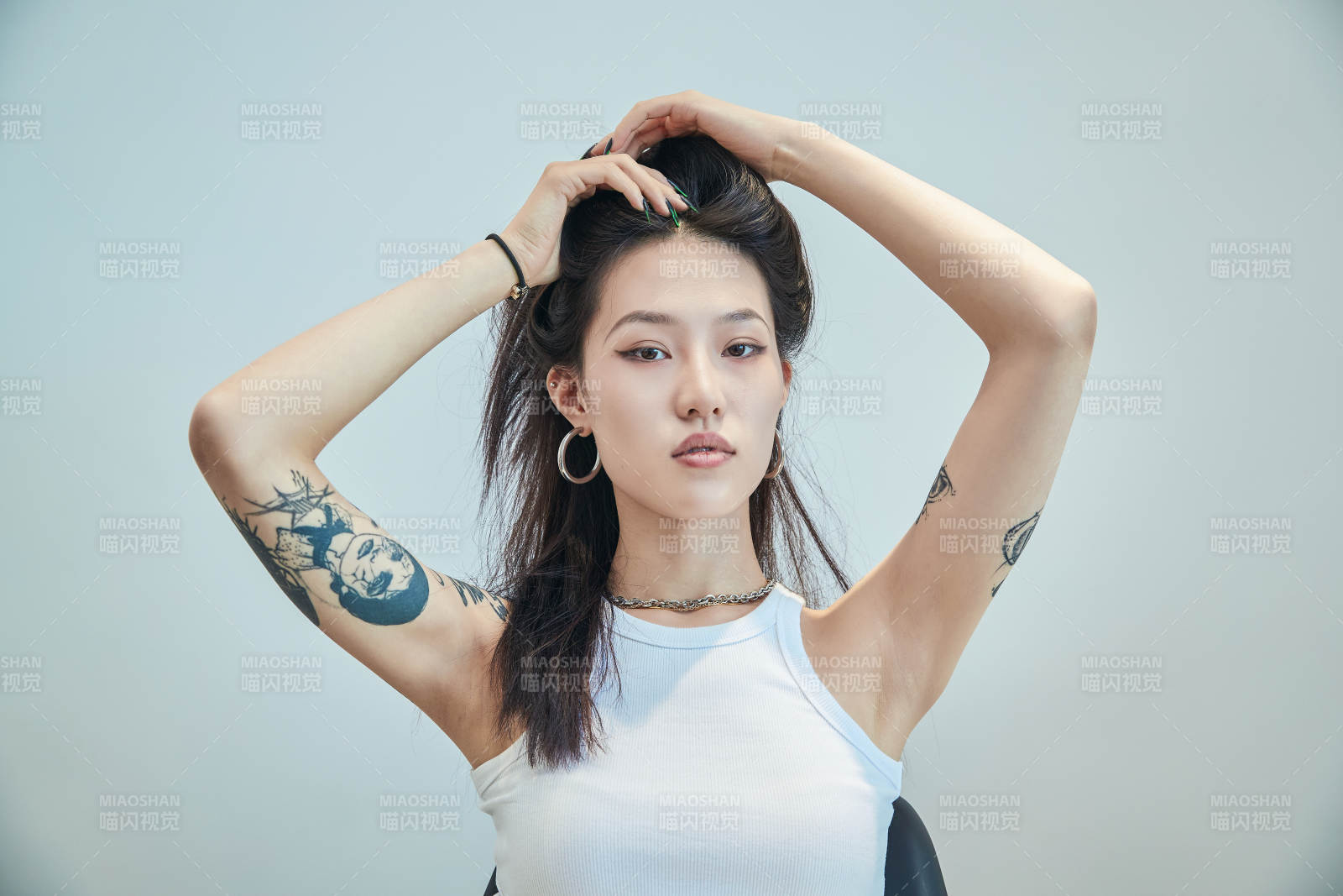 酷酷的歐美風亞洲少少女