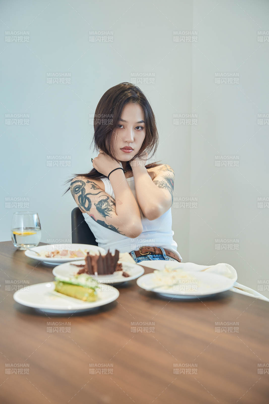 酷酷的歐美風亞洲少少女