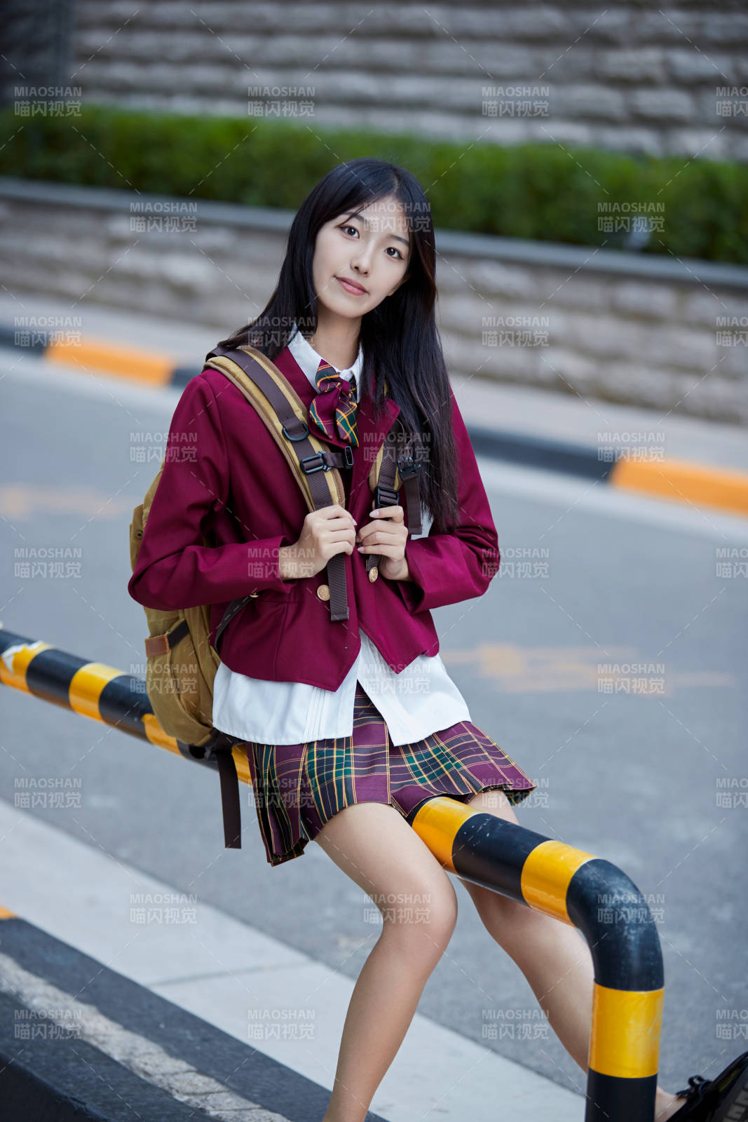 開學(xué)季放學(xué)回家路上的女學(xué)生