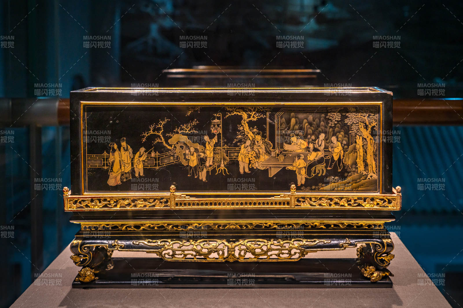 广东省博物馆藏清代描金漆画木雕馔盒