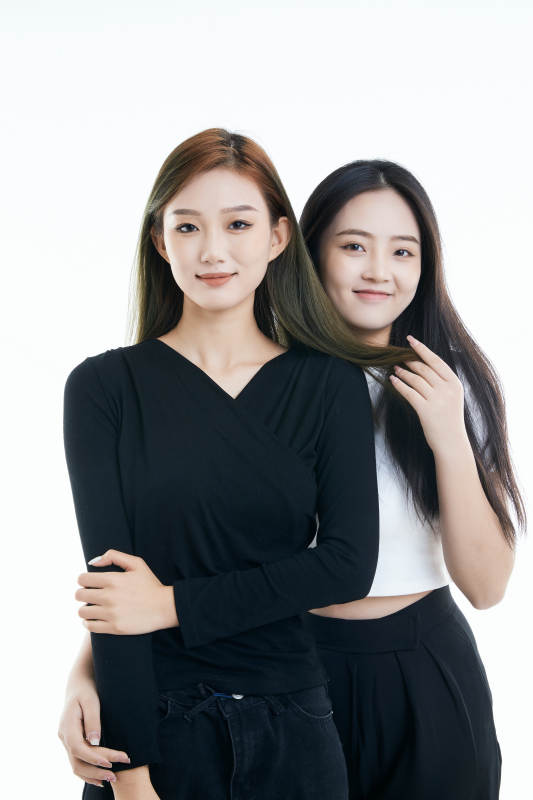 可爱的亚洲闺蜜少女