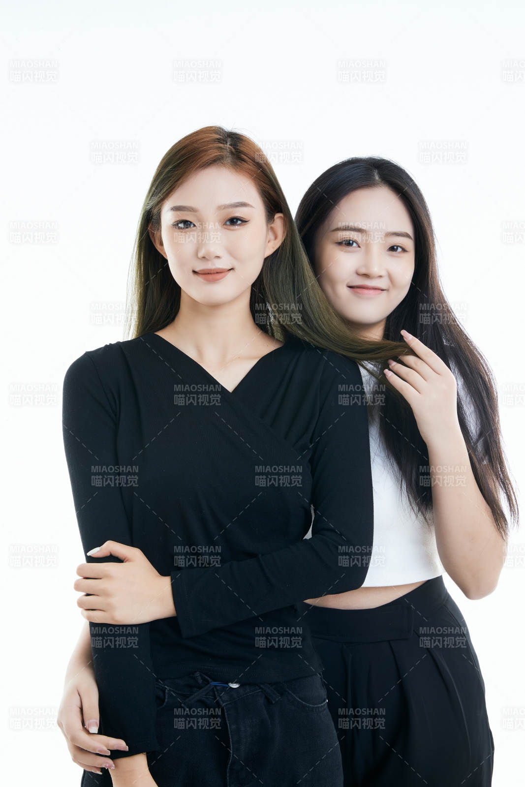 可爱的亚洲闺蜜少女