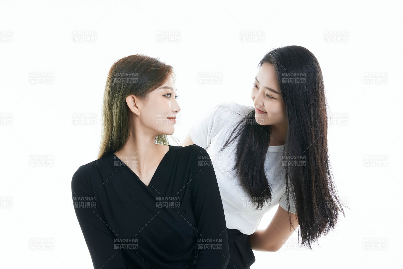 可爱的亚洲闺蜜少女