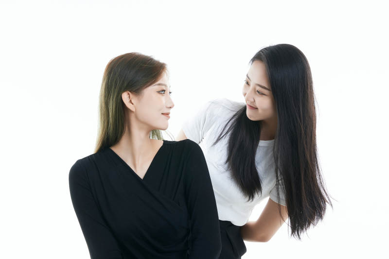 可爱的亚洲闺蜜少女