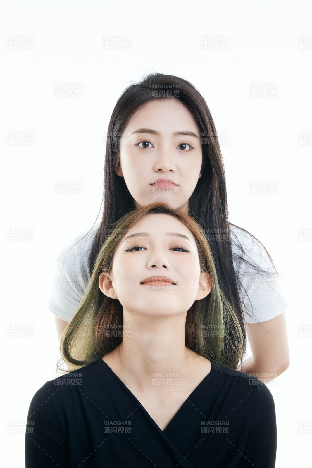 可愛的亞洲閨蜜少女