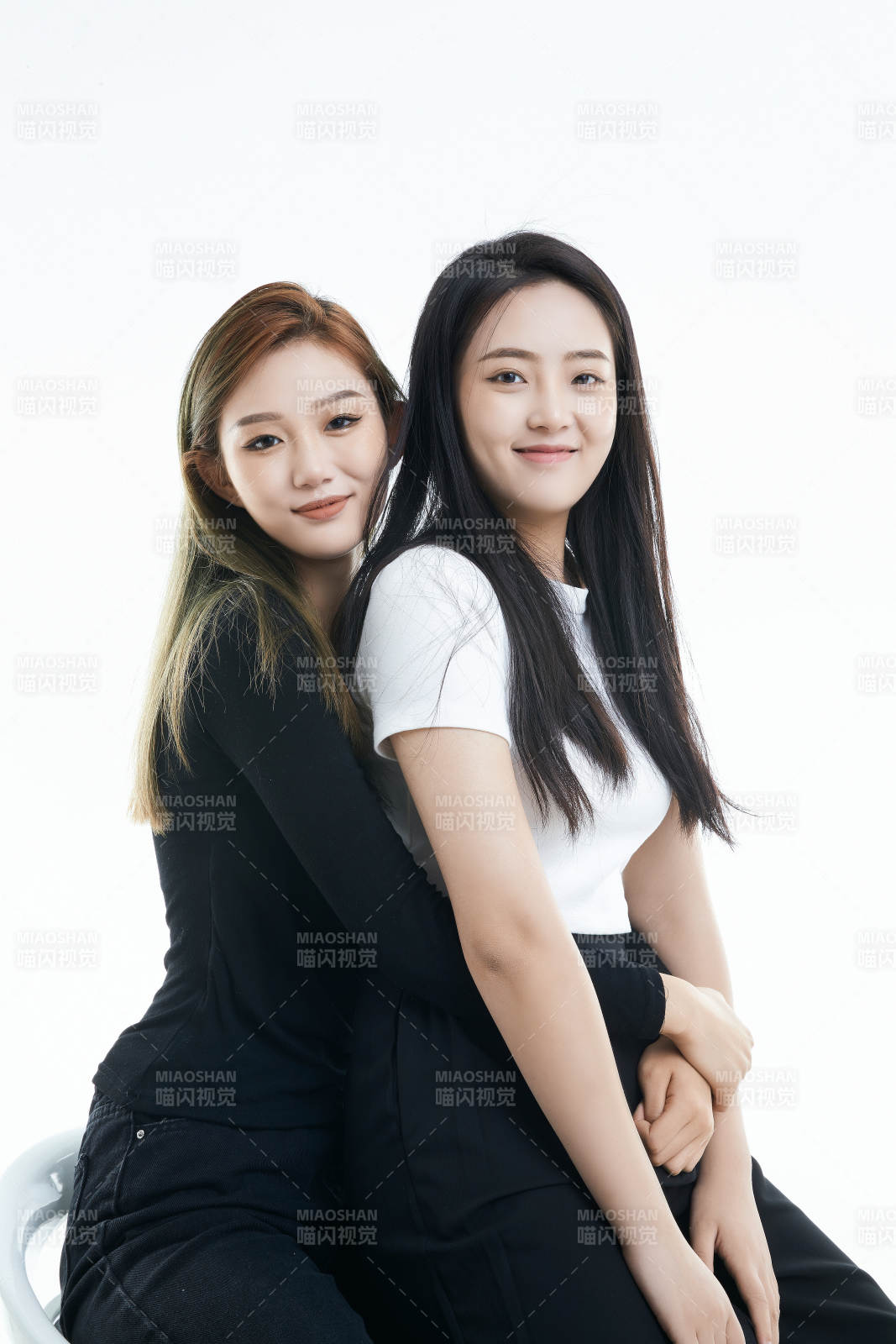 可愛的亞洲閨蜜少女