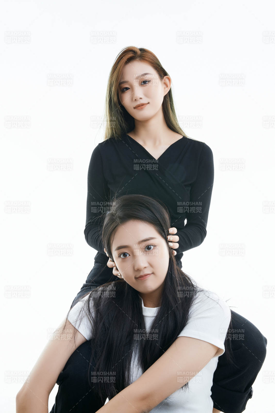 可愛的亞洲閨蜜少女