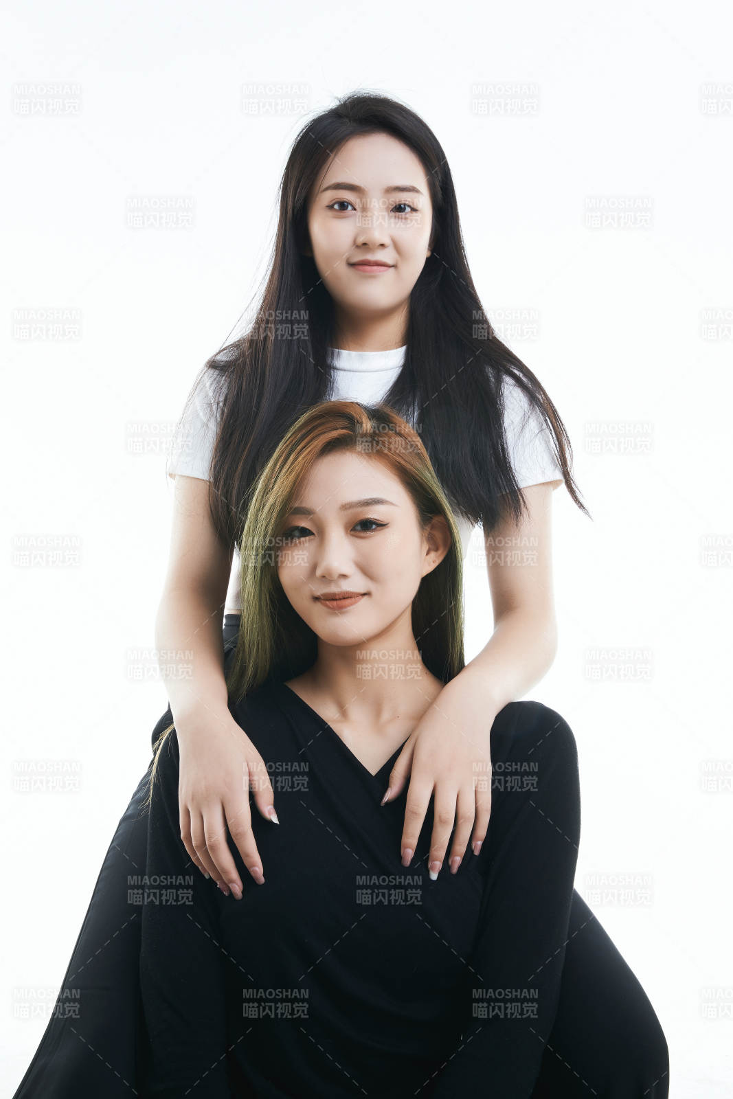 可愛的亞洲閨蜜少女