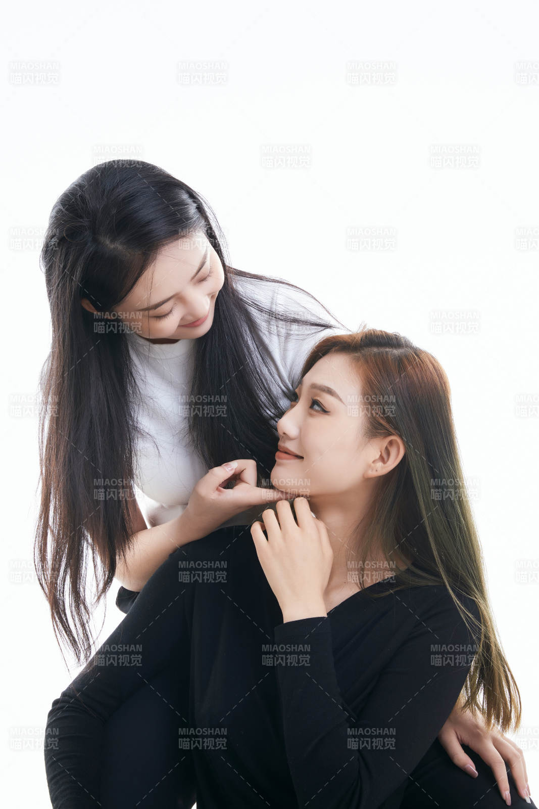 可愛的亞洲閨蜜少女