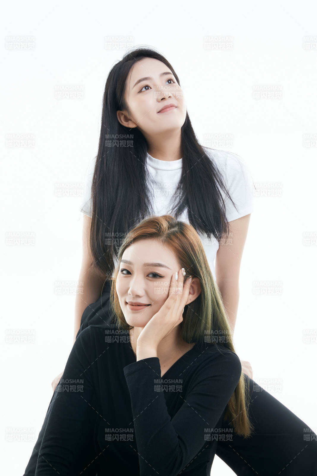 可愛的亞洲閨蜜少女