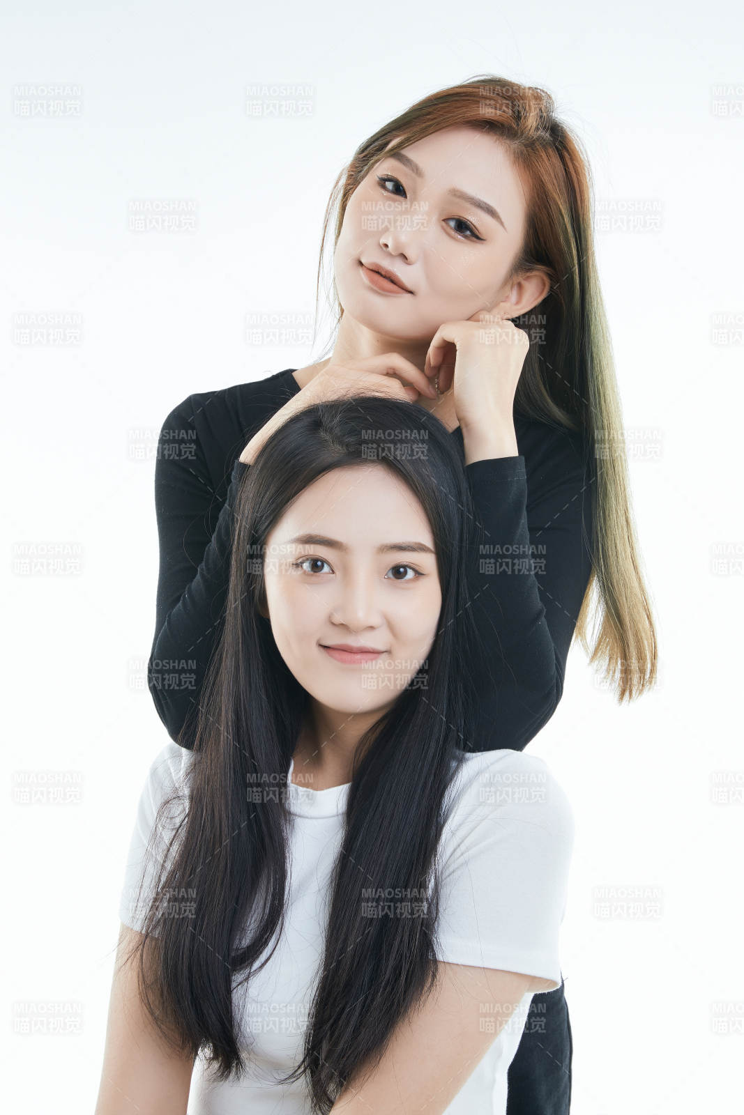 可愛的亞洲閨蜜少女