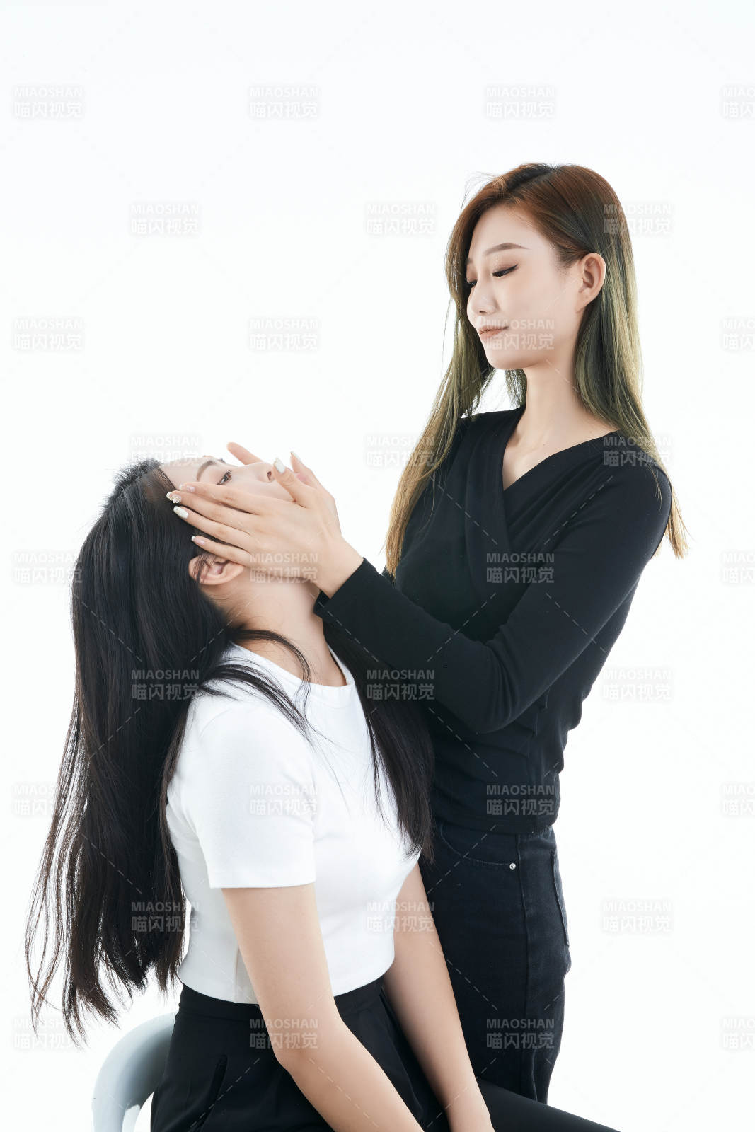 可愛的亞洲閨蜜少女