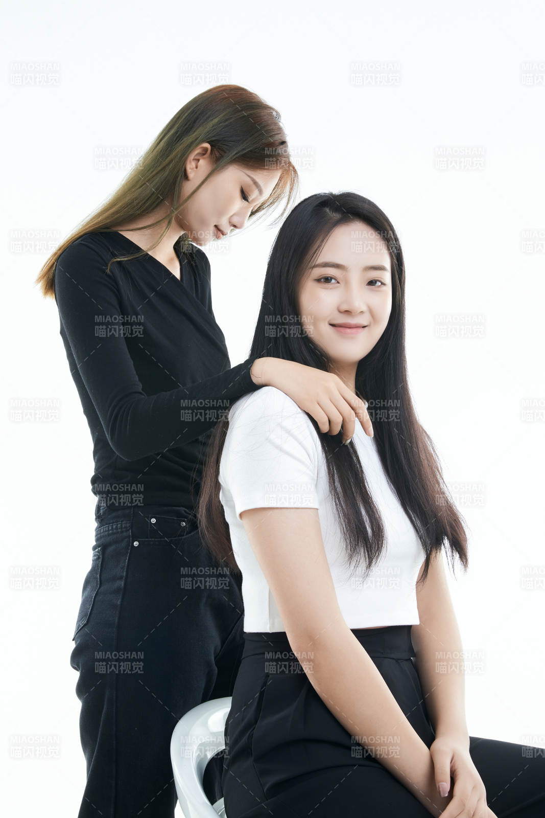 可愛的亞洲閨蜜少女