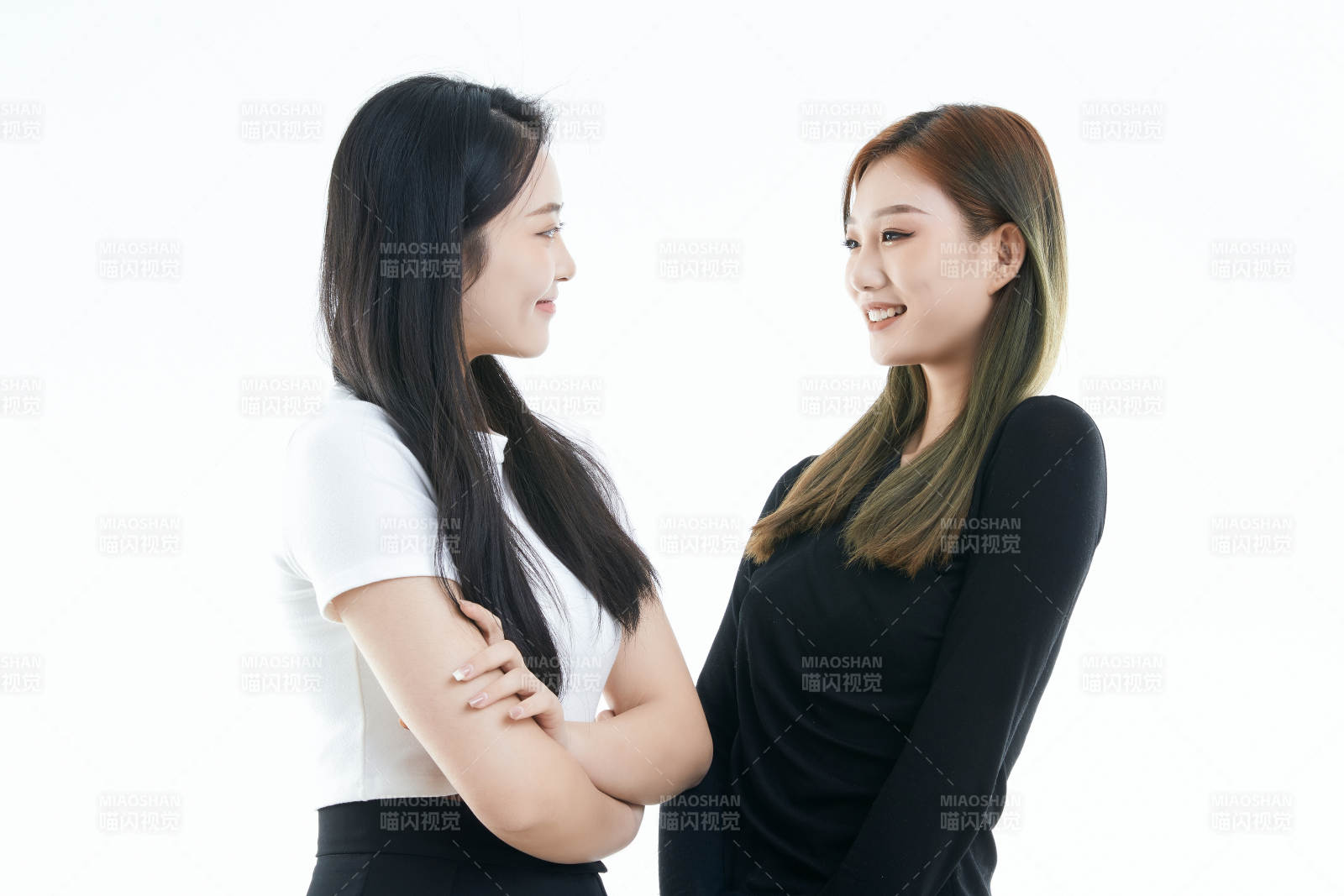 可愛的亞洲閨蜜少女