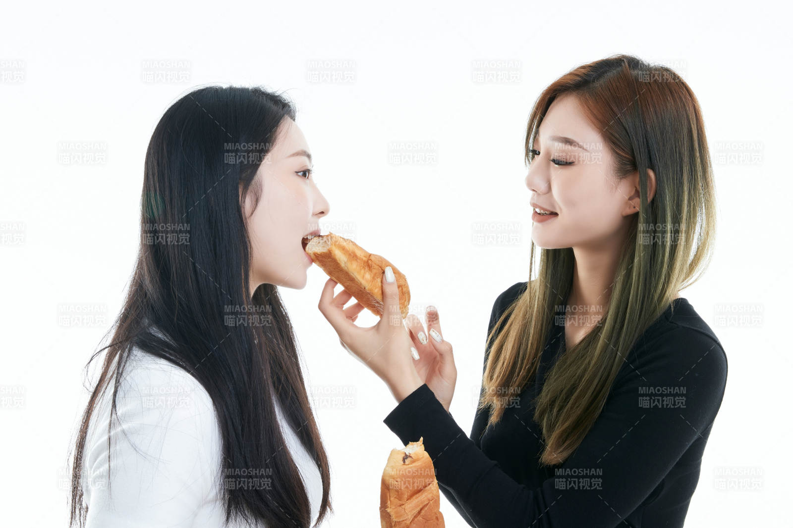 可愛的亞洲閨蜜少女