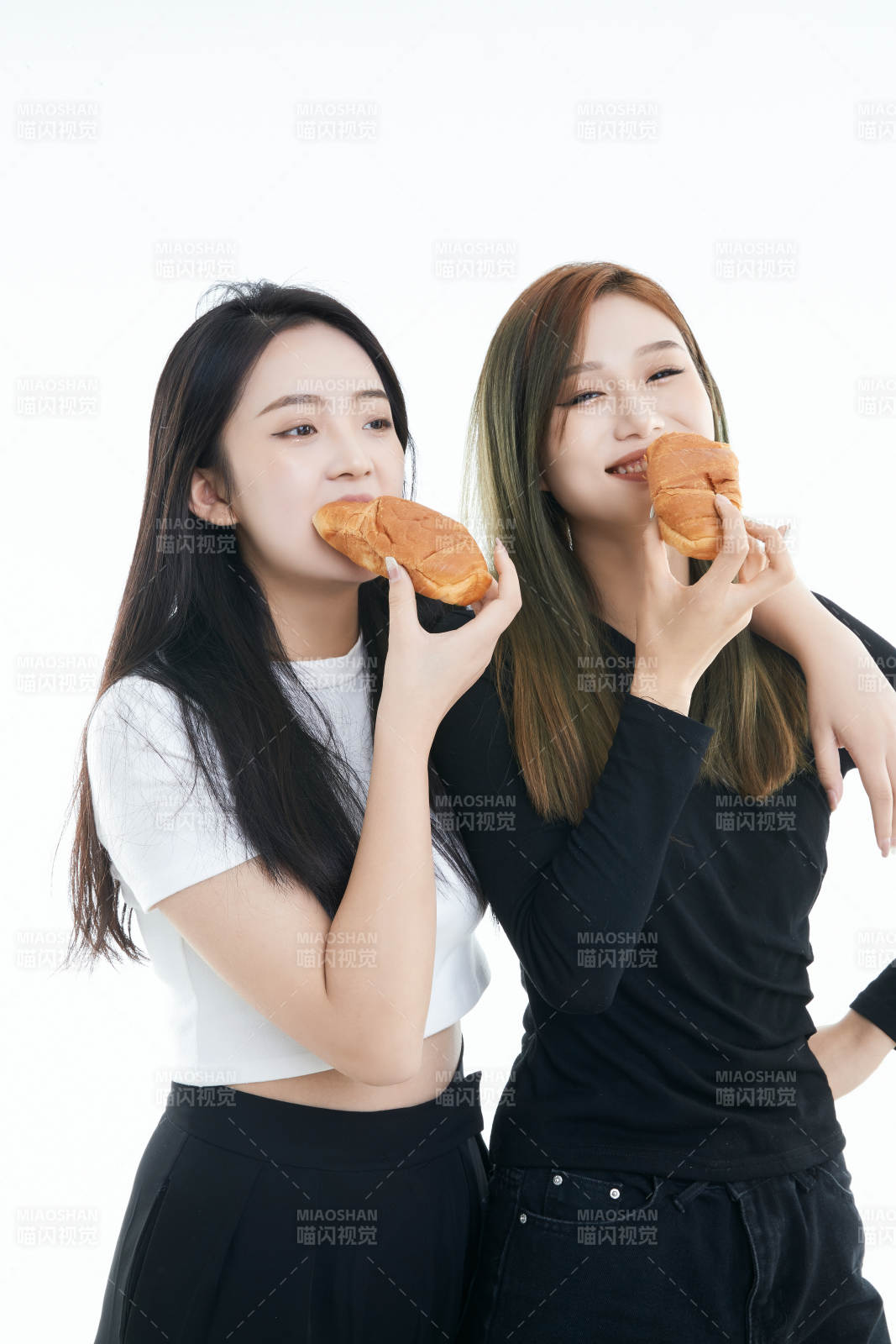 可愛的亞洲閨蜜少女