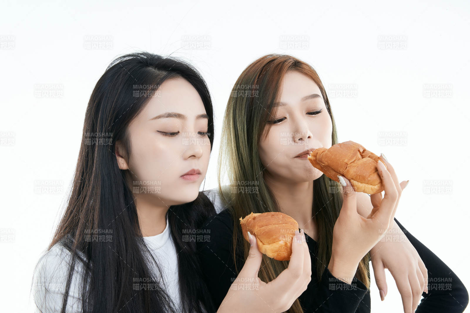 可愛的亞洲閨蜜少女