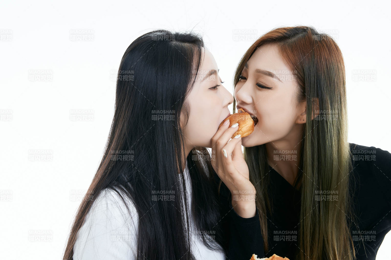 可愛的亞洲閨蜜少女