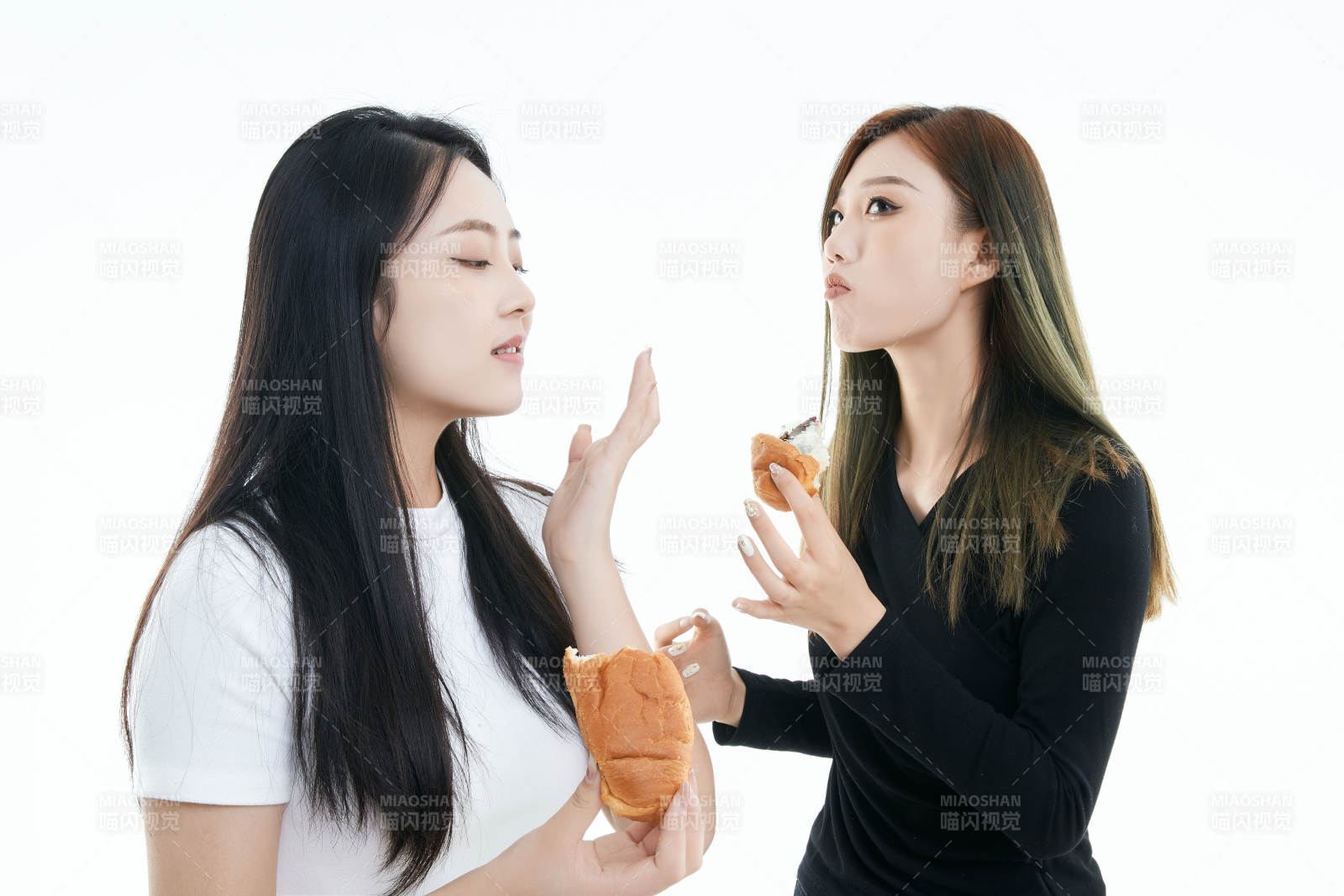 可愛的亞洲閨蜜少女