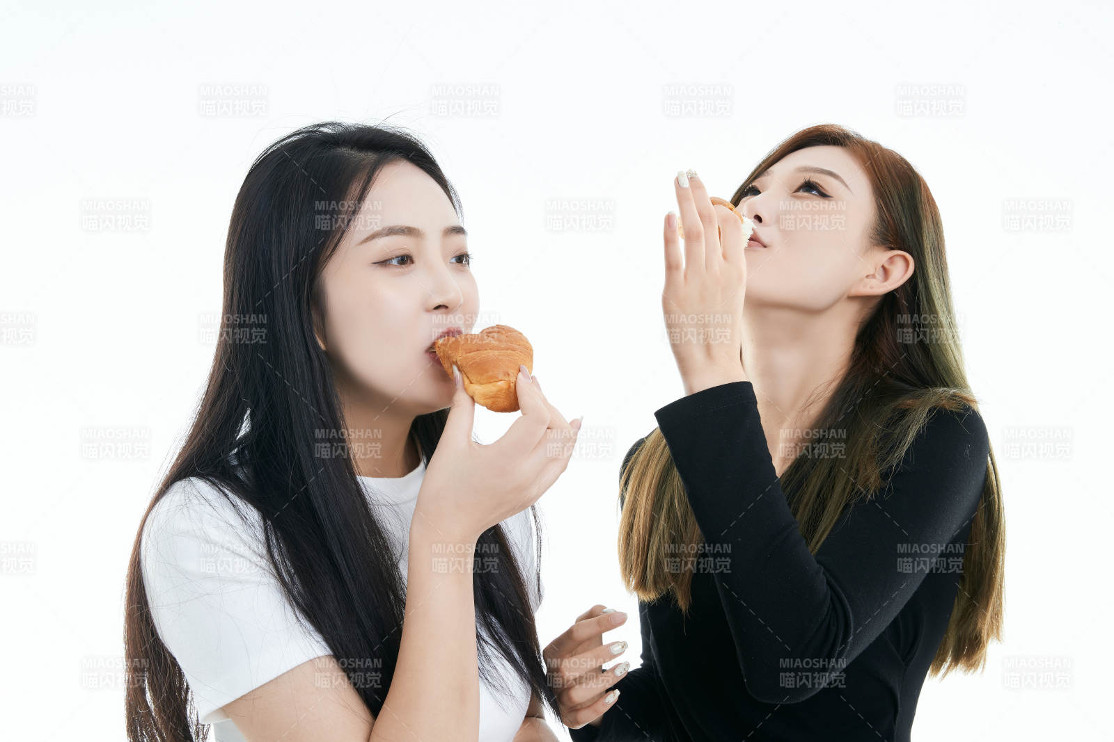 可爱的亚洲闺蜜少女