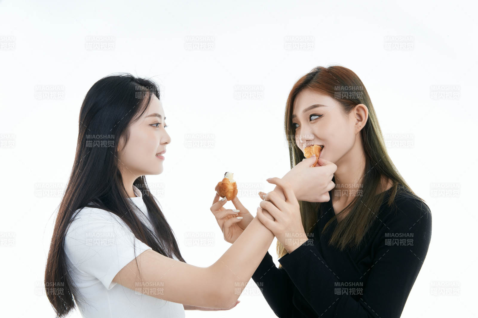 可愛(ài)的亞洲閨蜜少女