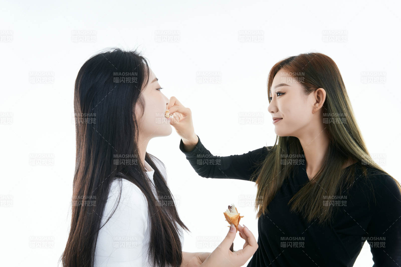 可愛的亞洲閨蜜少女