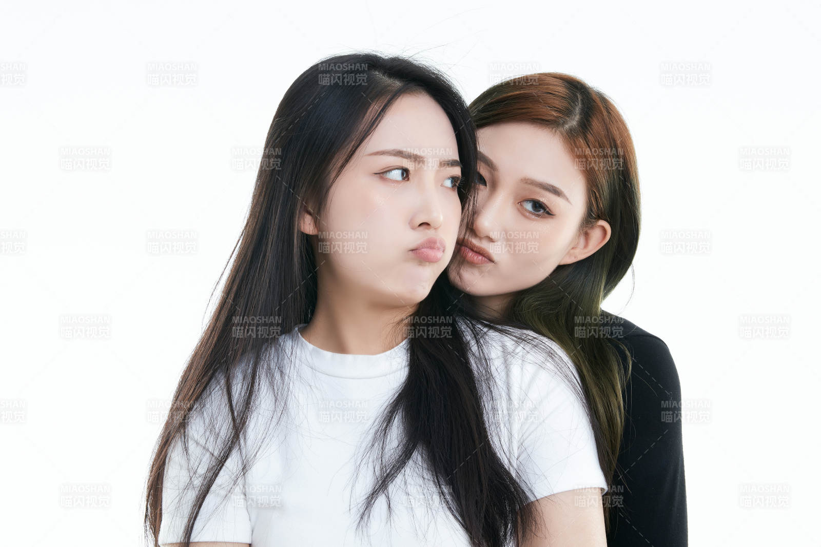 可爱的亚洲闺蜜少女