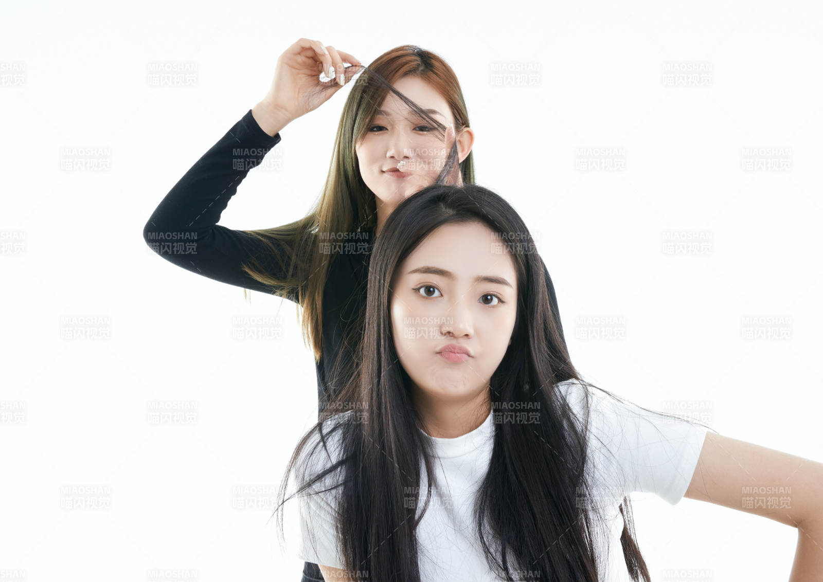 可愛的亞洲閨蜜少女