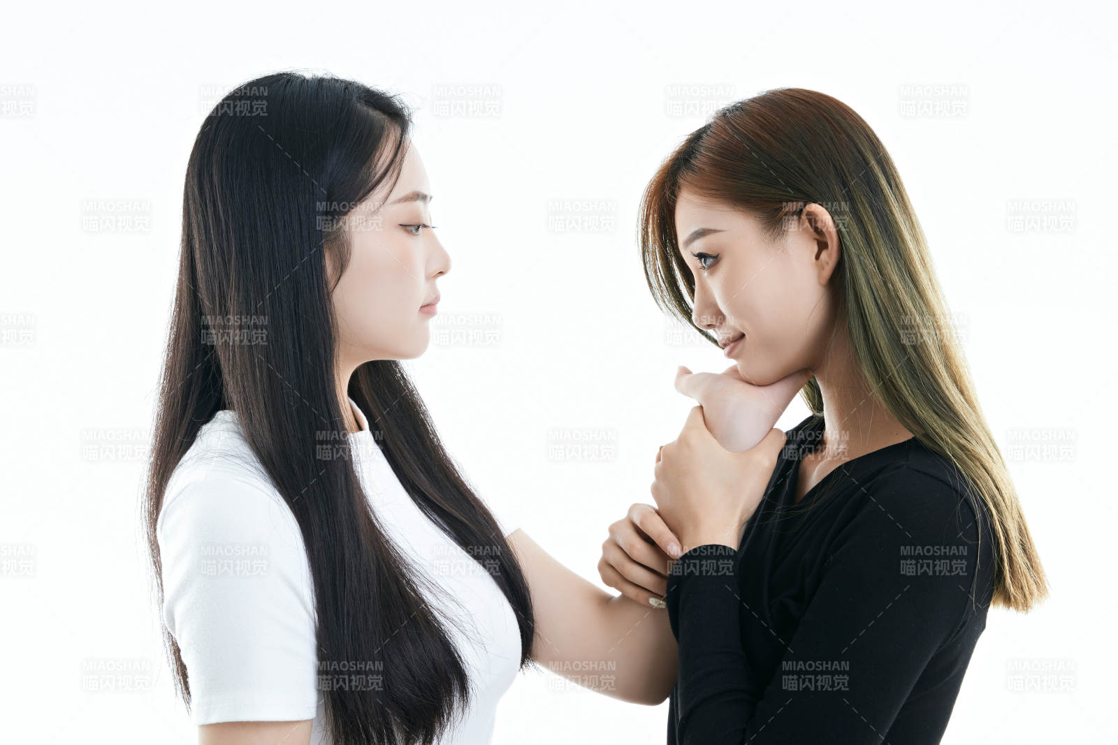 可愛的亞洲閨蜜少女