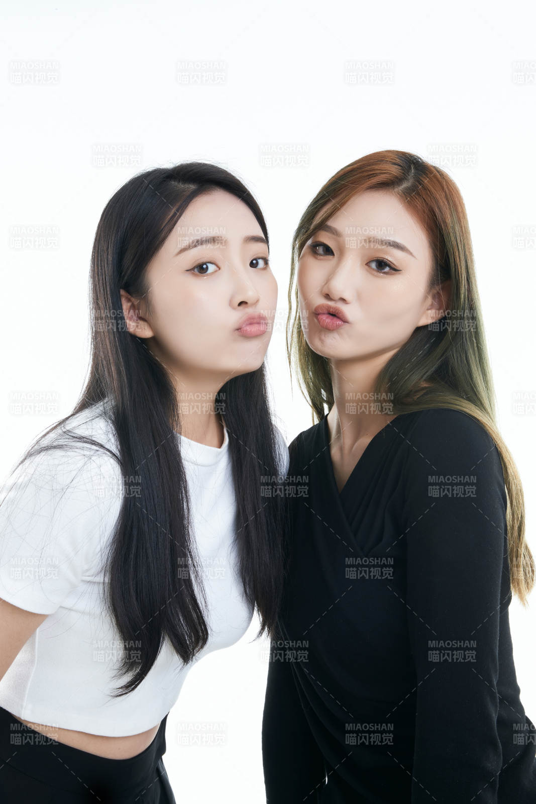 可愛的亞洲閨蜜少女