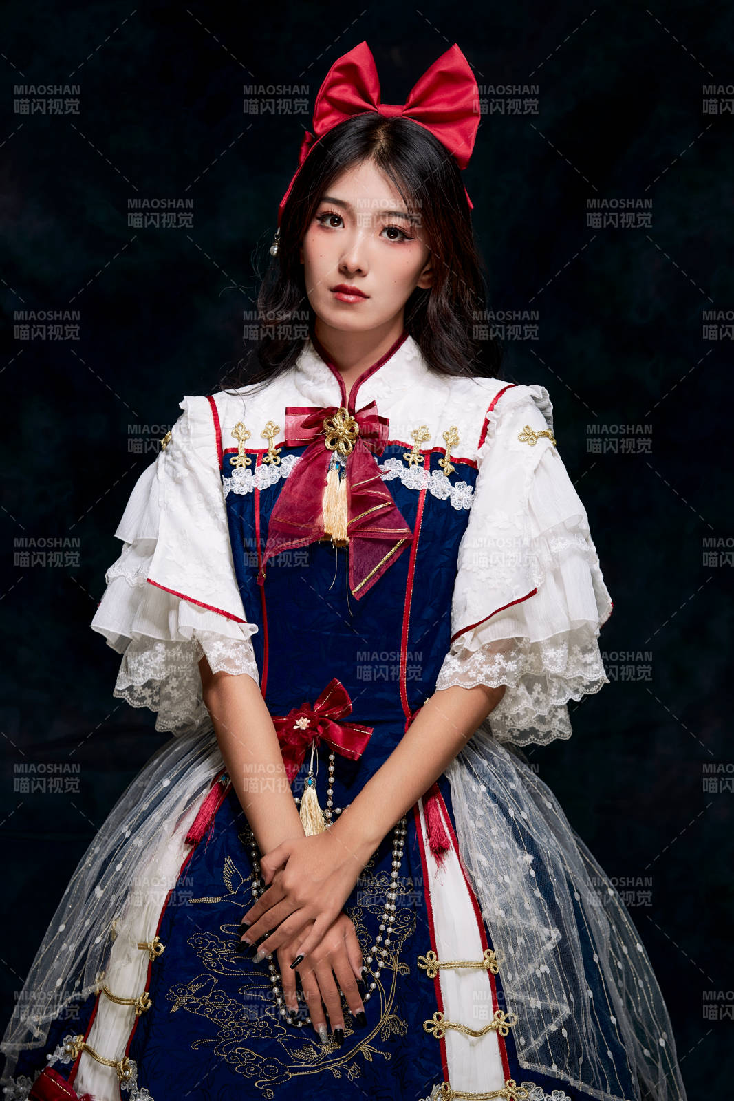 影棚內角色扮演白雪公主的少女洛麗塔